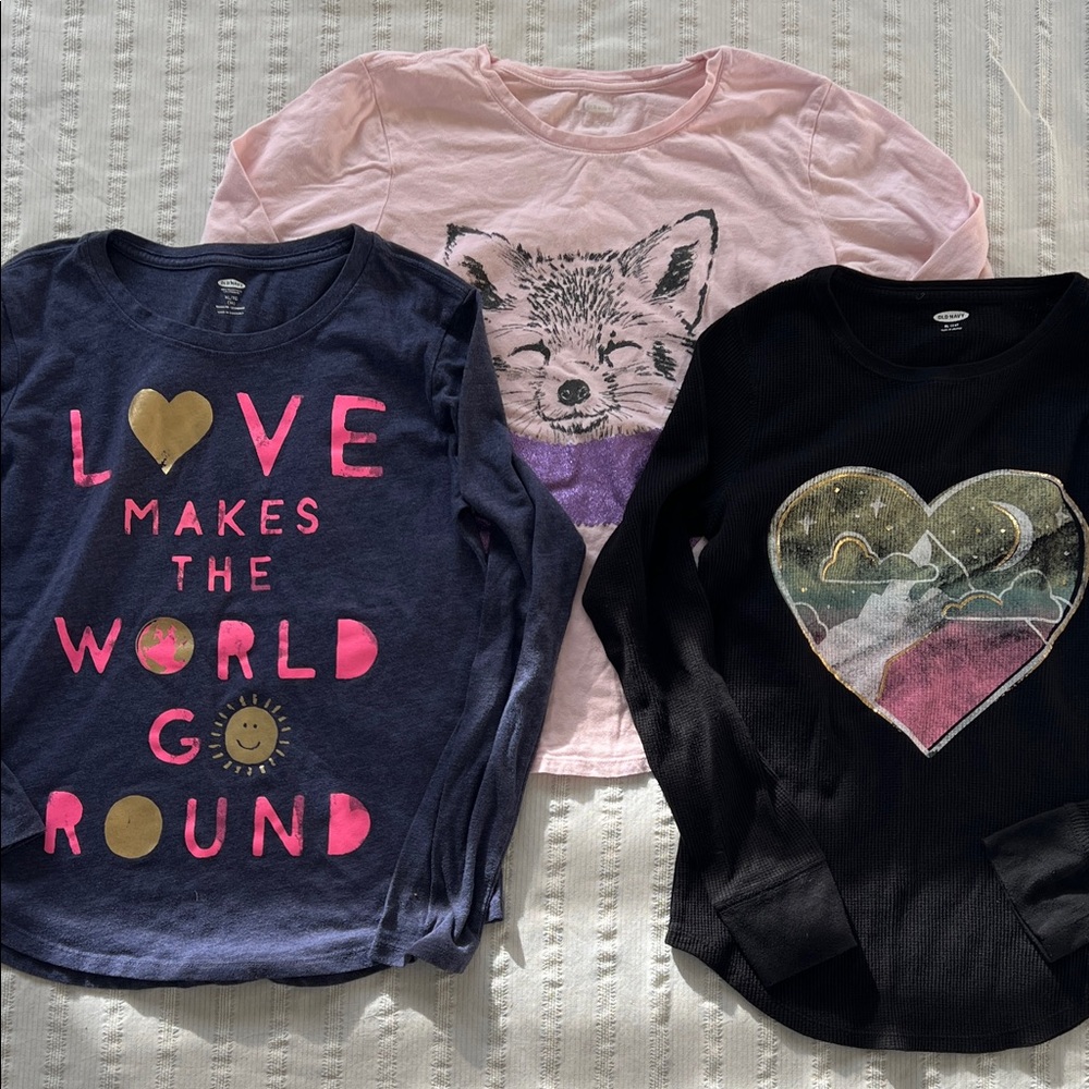 OLD NAVY | bundle of three long sleeve graphic tees.